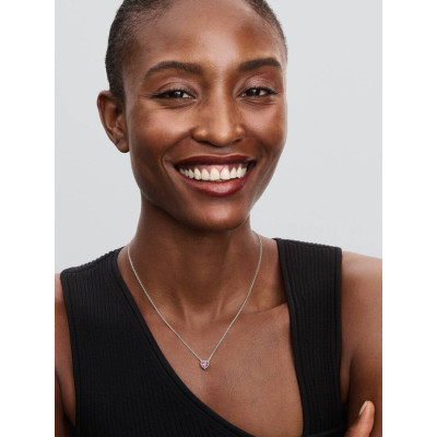 Vue Collier Pendant Halo Cœur Scintillant sur un mannequin