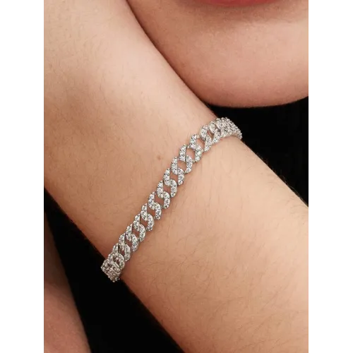 Photo présentant l’intégralité de la Bracelet Maille Cubaine Pavé Pandora Timeless