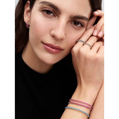 Vue Bracelet Rivière Rose Scintillant sur un mannequin
