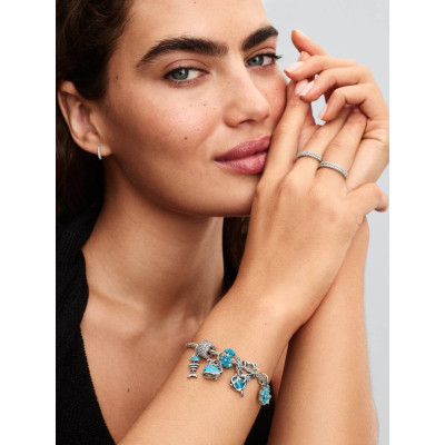 Vue Charm Médaillon Cœur sur un mannequin