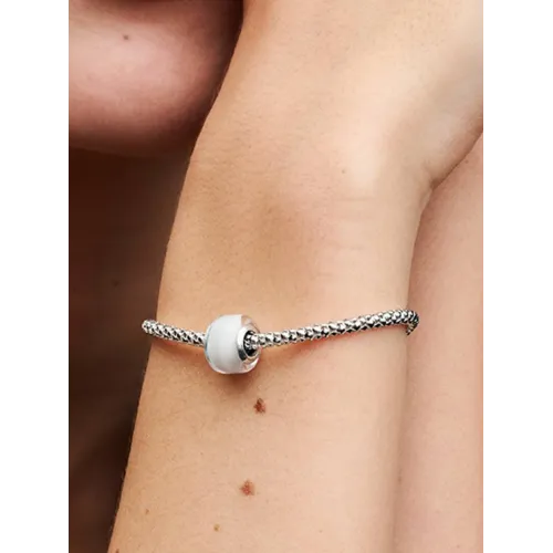 Photo présentant l’intégralité du Mini Charm En Verre De Murano Blanc