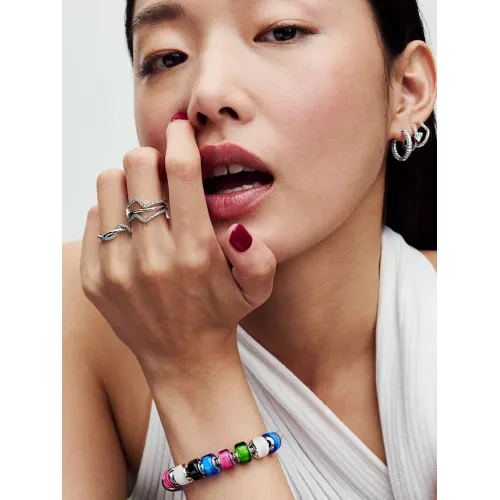 Photo présentant l’intégralité du Mini Charm En Verre De Murano Blanc