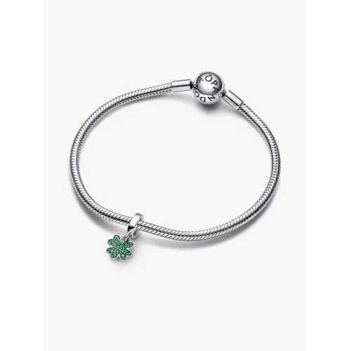 Photo présentant l’intégralité du Charm Pendant Trèfle À Quatre Feuilles