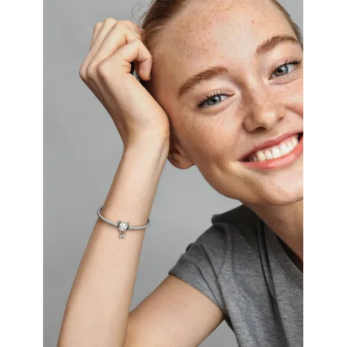 Photo présentant l’intégralité du Charm Chat & Nœud