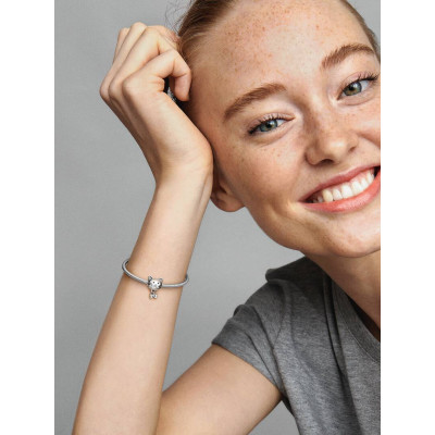 Vue Charm Chat & Nœud sur un mannequin