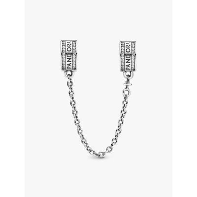 Photo présentant l’intégralité du Charm Clip Chaîne De Confort Signature Pandora