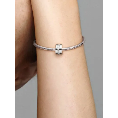 Photo présentant l’intégralité du Charm Clip Rangée Scintillante Incolore