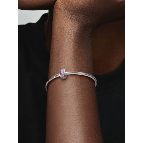 Photo présentant l’intégralité du Charm Clip Pavé Rose