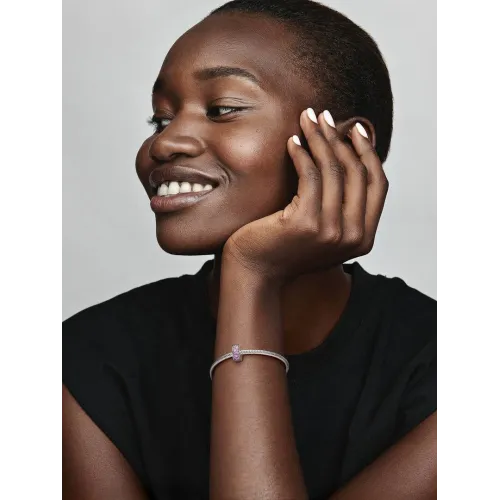 Photo présentant l’intégralité du Charm Clip Pavé Rose