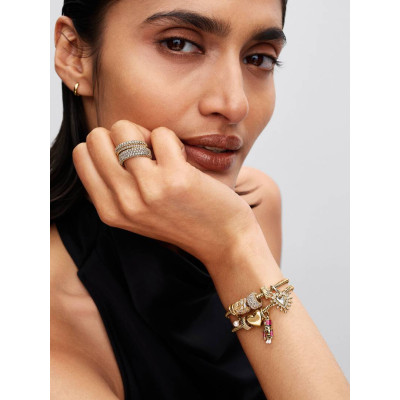 Vue Charm Clip Strié sur un mannequin