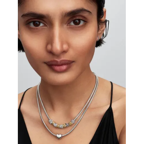 Photo présentant l’intégralité de la Mini Charm Papillon Texturé