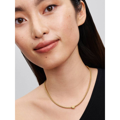 Vue Mini Charm Yin et Yang Texturé sur un mannequin