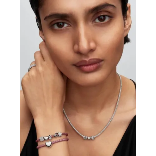 Photo présentant l’intégralité du Mini Charm Étoile Texturé