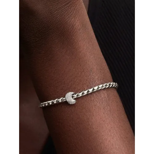 Photo présentant l’intégralité du Mini Charm Lune Texturé