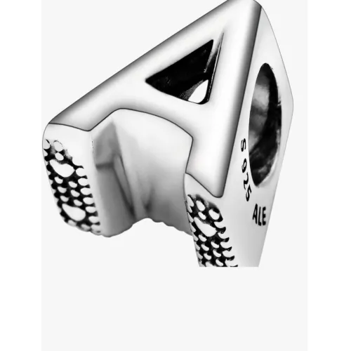 Photo présentant l’intégralité de la Charm Alphabet Lettre A