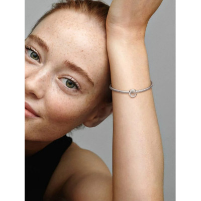 Vue Charm Alphabet Lettre G sur un mannequin