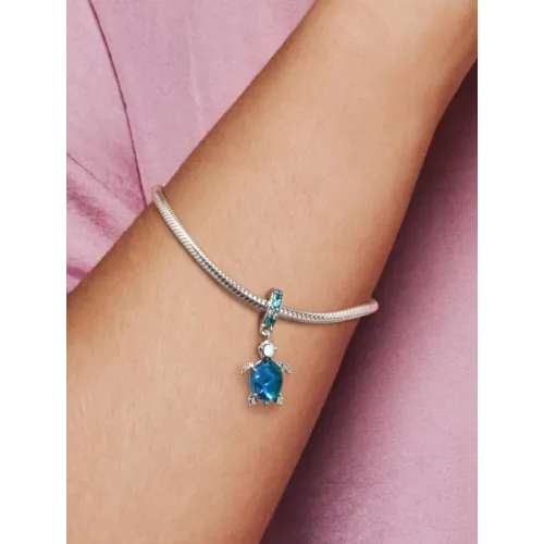 Photo présentant l’intégralité de la Charm Pendant Tortue De Mer Verre De Murano