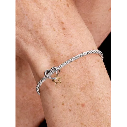 Photo présentant l’intégralité de la Charm Verre De Murano Rose Encerclé