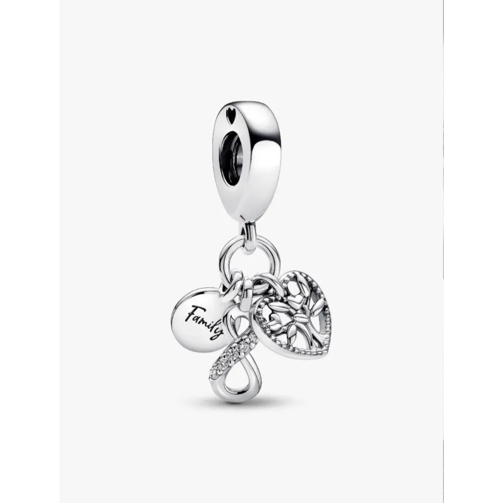 Photo présentant l’intégralité de la Charm Verre De Murano Rose Encerclé