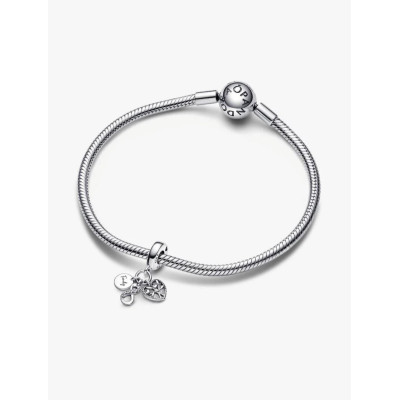 Image montrant la totalité de la Charm Pendant Triple Infini Famille dans