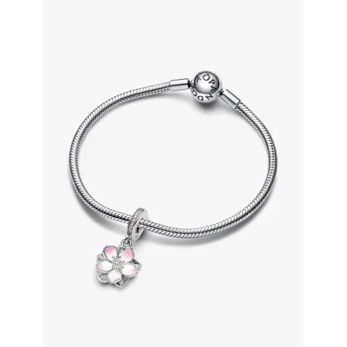 Photo présentant l’intégralité de la Charm Pendant Fleur De Cerisier