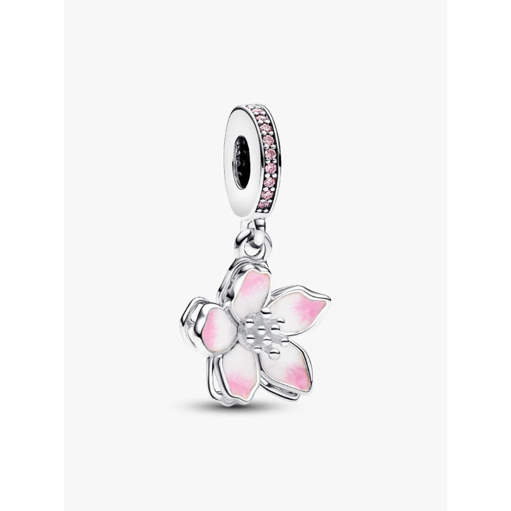 Photo présentant l’intégralité de la Charm Pendant Fleur De Cerisier