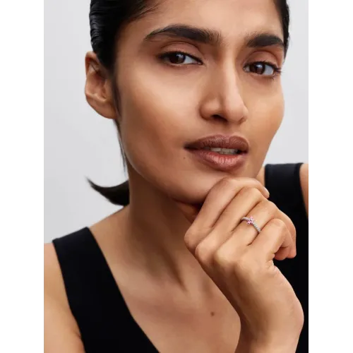 Photo présentant l’intégralité de la Bague Papillon Scintillante