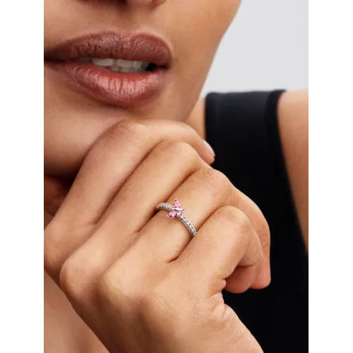Photo présentant l’intégralité de la Bague Papillon Scintillante
