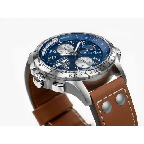 Photo montrant l'intégralité de la montre Montre Hamilton Khaki Aviation X‑Wind Auto Chrono Bracelet Cuir Marron