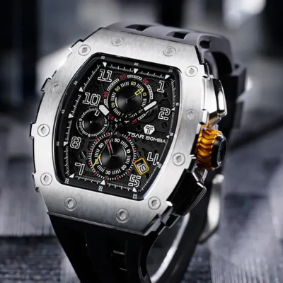 Vue en gros plan de la montre Montre Tsar Bomba Chrono Quartz Acier Silicone Noir