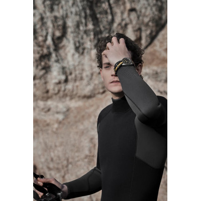 Photo de la Certina DS Action Diver 40.5 mm Powermatic 80 au poignet de un homme