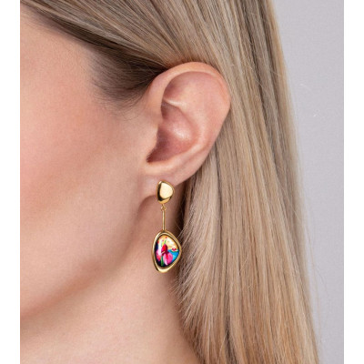 Freywille Boucles d’Oreilles Pebble Drop Hommage à Claude Monet sur un mannequi