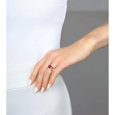 Un mannequin portant la Frey Wille Bague Miss Hommage à Claude Monet