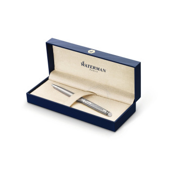 Photo montrant le Waterman Hémisphère Stainless Steel CT Stylo à Bille présenté dans son coffret cadeau Waterman emblématique.