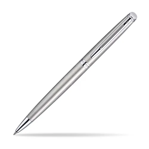 Photo montrant la silhouette complète du Waterman Hémisphère Stainless Steel CT Stylo à Bille.