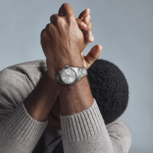 Photo montrant l'intégralité de la montre Montre Tissot Gentleman 38mm Cadran Argenté Bracelet Métal