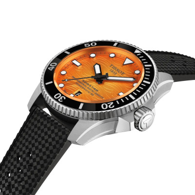 MONTRE TISSOT SEASTAR POWERMATIC 80 44 MM CÉRAMIQUE NOIRE CADRAN ORANGE BRACELET CAOUTCHOUC NOIR