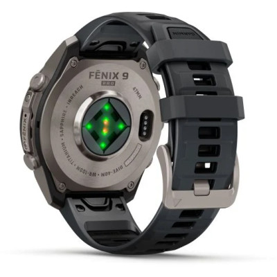 MONTRE GARMIN FĒNIX® 9 PRO 47 MM IN REACH TITANIUM AVEC BRACELET EN SILICONE GRAPHITE NOIR