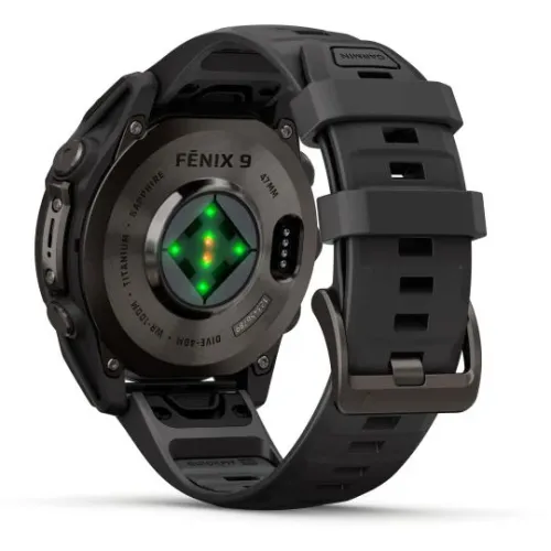 MONTRE GARMIN FĒNIX® 9 PRO 47 MM INREACH TITANIUM AVEC REVÊTEMENT CARBON GRAY DLC ET BRACELET EN SILICONE NOIR