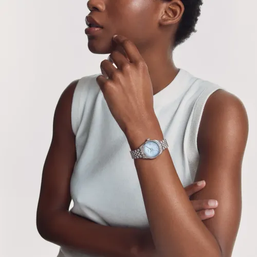 Photo montrant l'intégralité de la montre Tissot Ballade 34mm Cadran Bleu Clair