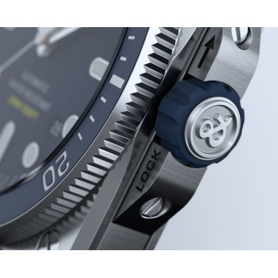 Un gros plan sur la couronne de la montre Montre Bell & Ross BR-03 Diver Blue Steel